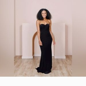Elegant Black Strapless Evening Gown